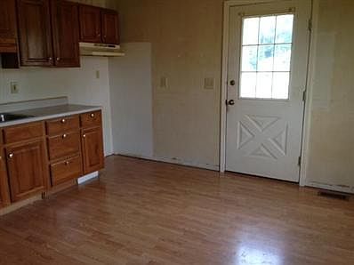2nd image of 1476 Maple Grove Rd