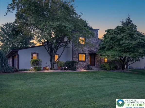 4497 Meadow Dr, Nazareth, PA 18064