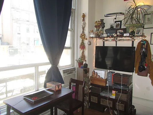 Rented by Beekman Street Realty | media 42