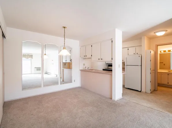 8530 West Waterford AVENUE #5, Greenfield, WI 53228