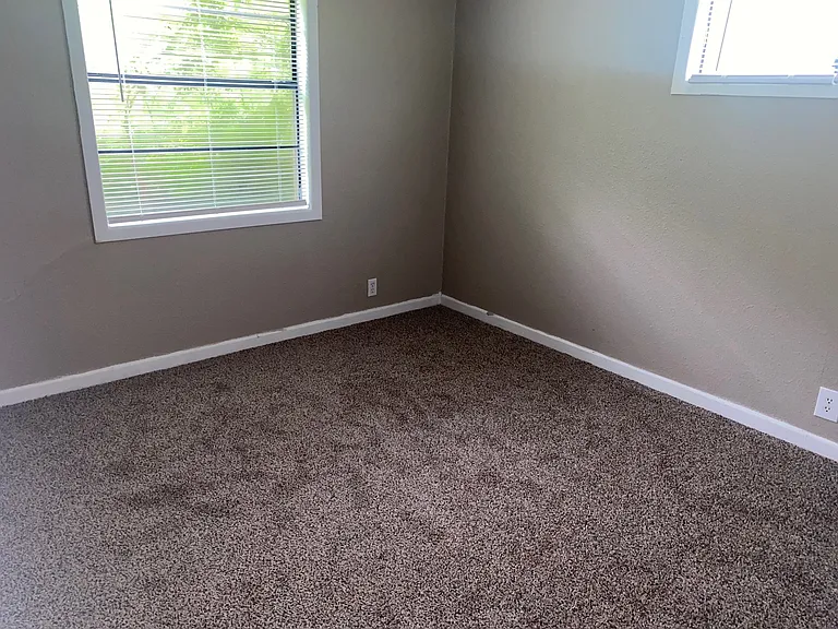 404 N Lindsey St — Photo 15