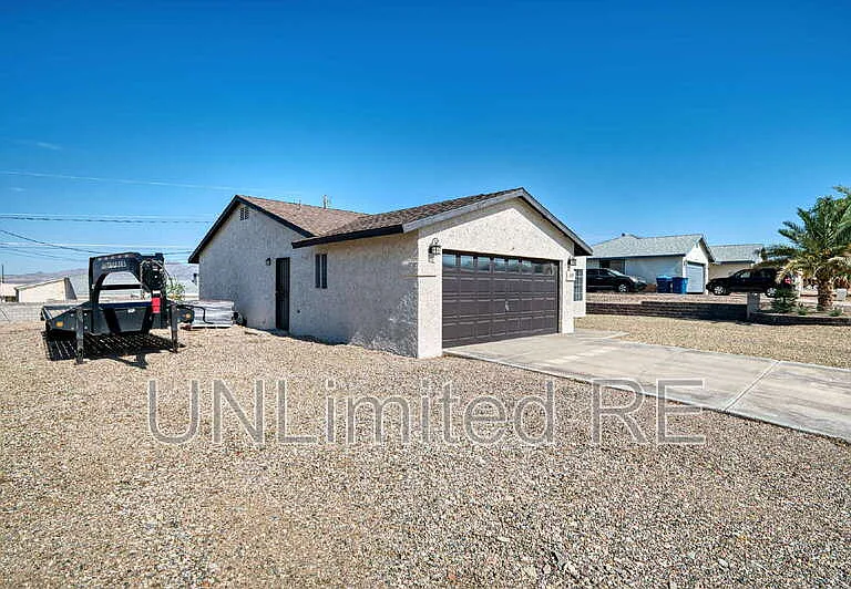 1435 Beefeater Dr — Photo 2
