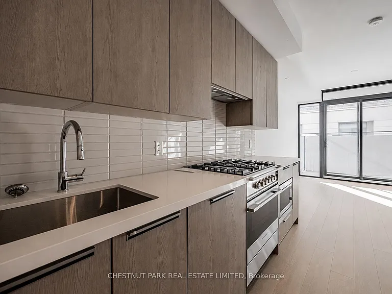 160 Kingsway Cres #703 — Photo 4