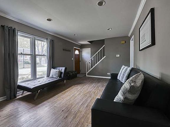 4th image of 100 S Deerpath Dr