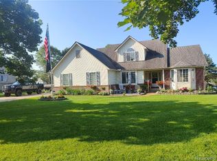 221 Maplewood Dr #28, Clarkston, MI 48348