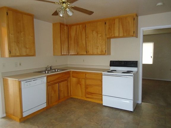 Kitchen with range and DW