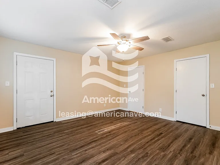 697921_008_main_bedroom_8.jpg