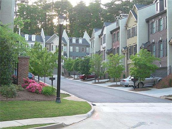 2nd image of 17 Oakhurst Common Dr