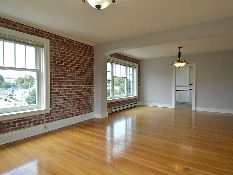 Townhouse Apartments — Photo 1