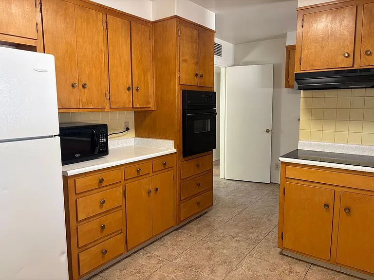 3221 E Linden St — Photo 8