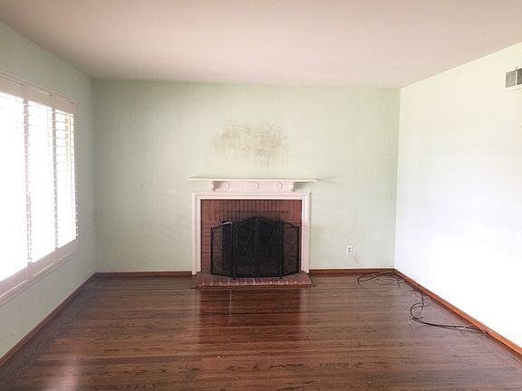 2nd image of 140 Romney Ave