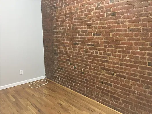 Rented by R New York | media 102