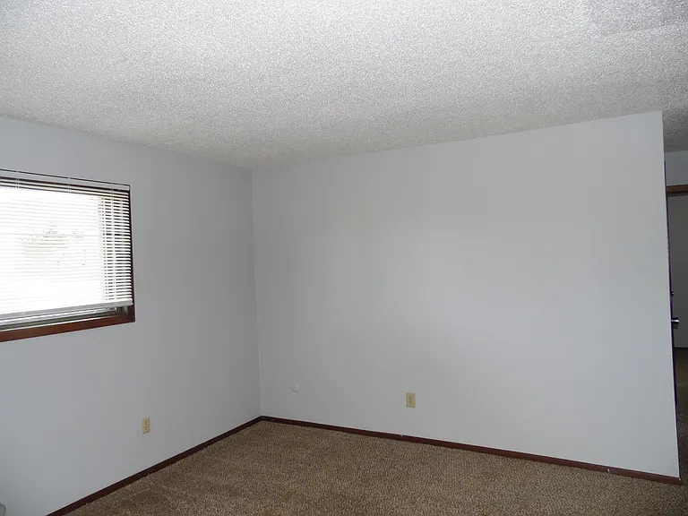Arnold's Park Apartments — Photo 29