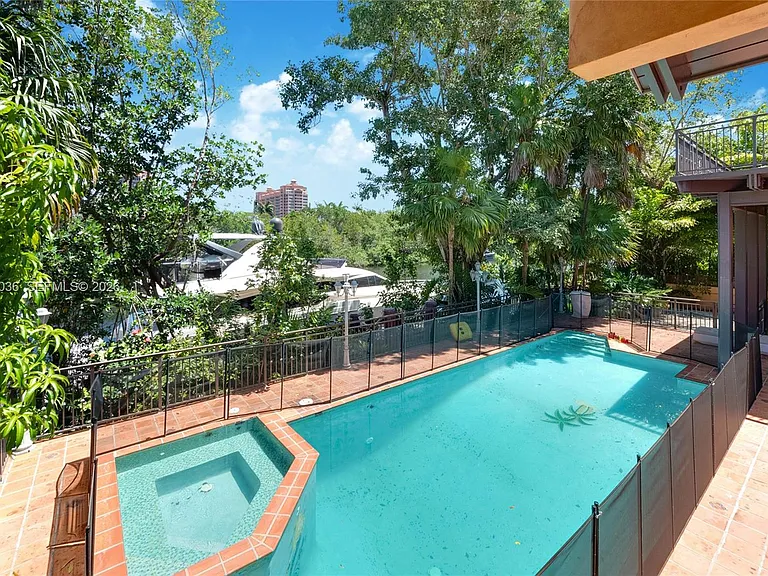 6960 Mira Flores Ave — Photo 32