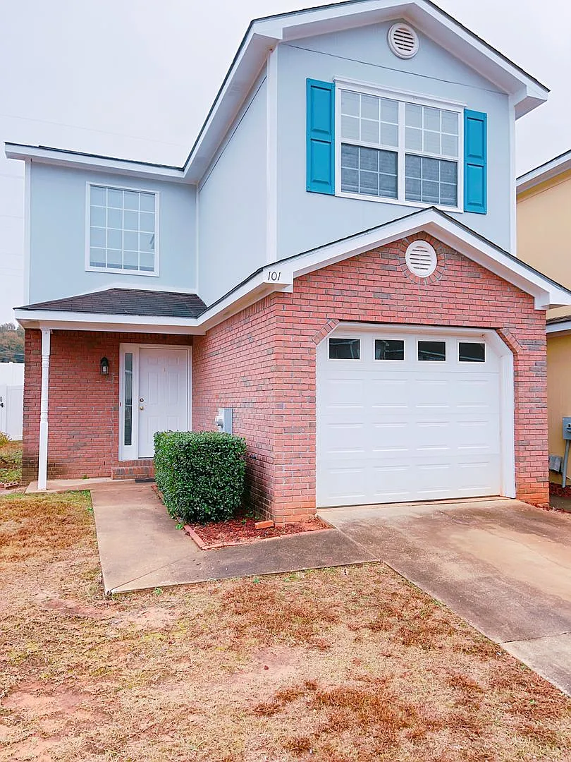 Dunwoody Subdivision - End Unit! — Photo 1