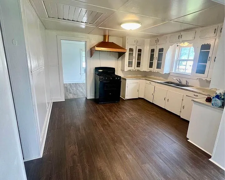 815 Morgan St — Photo 2