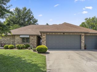 1225 S Raintree Pl, Springfield, MO 65809
