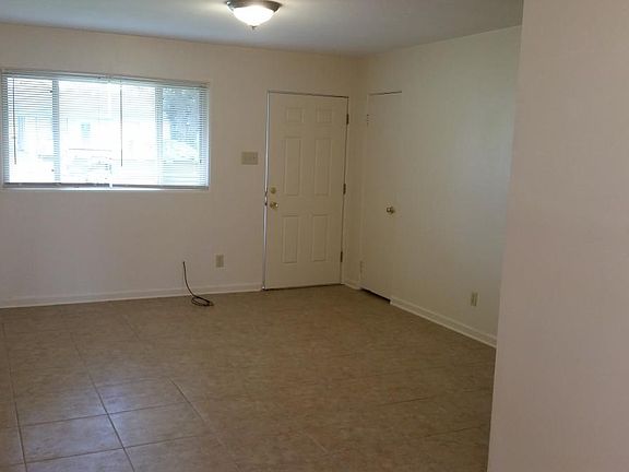 4th image of 3304 N General Wainwright Dr