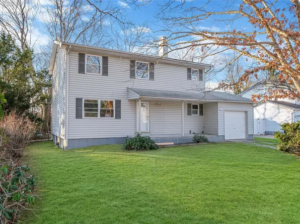 62 Lorraine, Holbrook, NY 11741