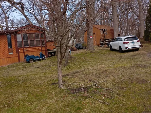 27 Oyster Bay, Lakemoor, IL 60051