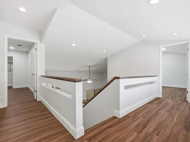 114 Gleneagles Dr — Photo 42