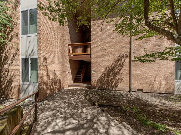 5801 Oakwood Dr APT F, Lisle, IL 60532