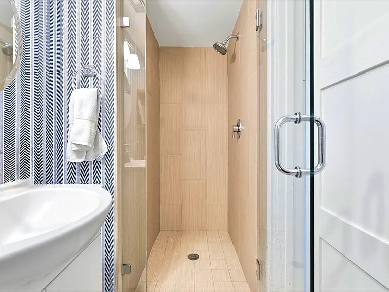 77 Green St #2 — Photo 17