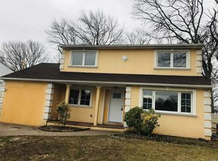 24 Apple St, Central Islip, NY 11722