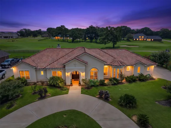230 Lawrence Marshall Dr, Hempstead, TX 77445