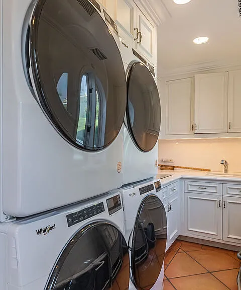3453 Coast View Dr — Photo 30