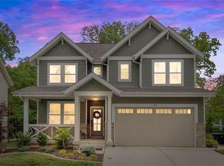 146 Girard Pl, Saint Louis, MO