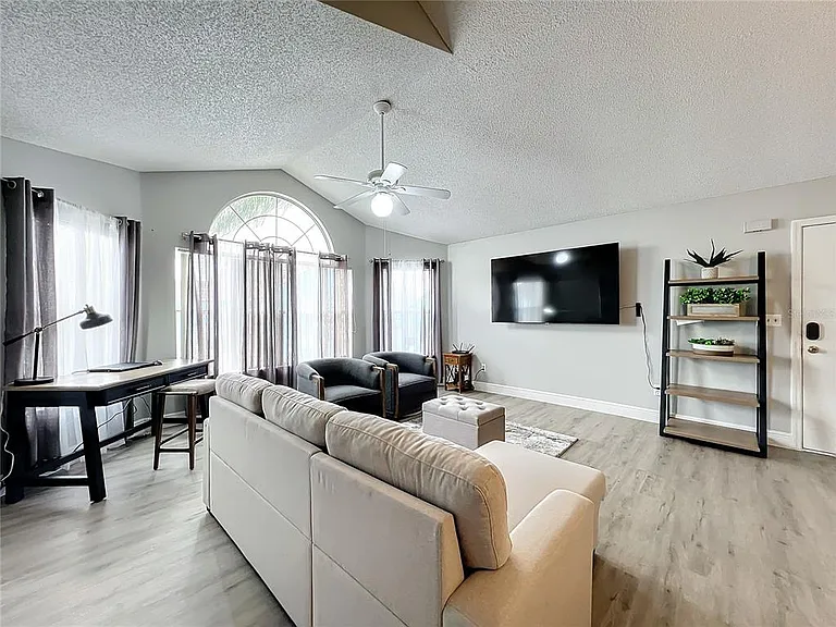 2731 N Poinciana Blvd #114 — Photo 27