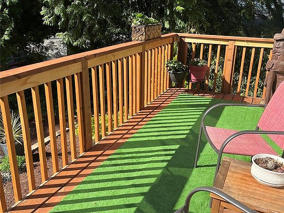 4th image of 33762 32nd Avenue SW