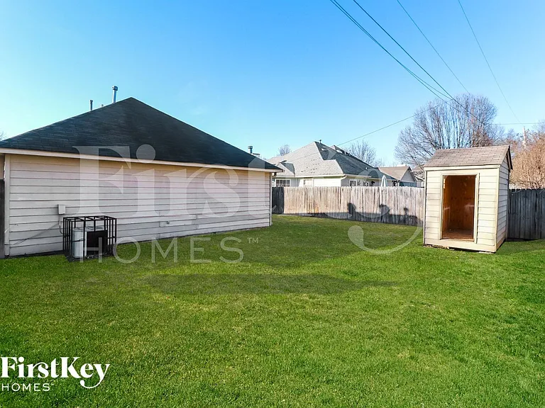 2798 Laura Cir E — Photo 14