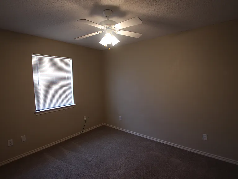 16052-16054 Echo Glen Dr — Photo 13
