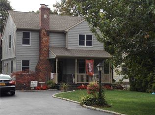 34 Hilden St, Kings Park, NY 11754