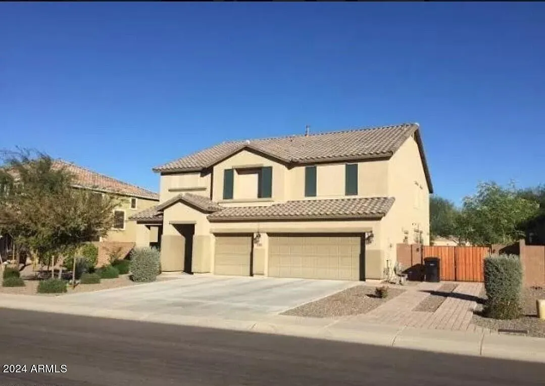 4 bed, 2.5 bath, 3692 sqft, $3,500 — Photo 1