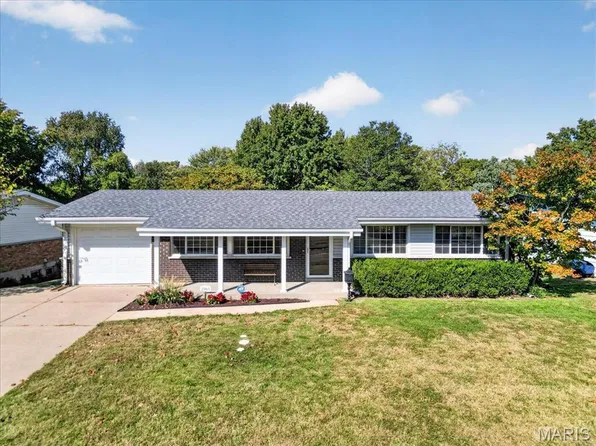 2965 Parker Rd, Florissant, MO 63033