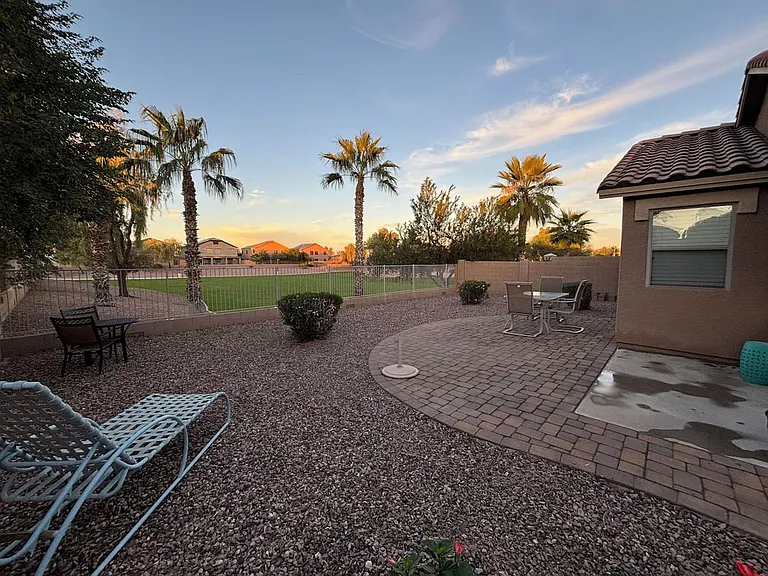776 W Fairlane Ct — Photo 17