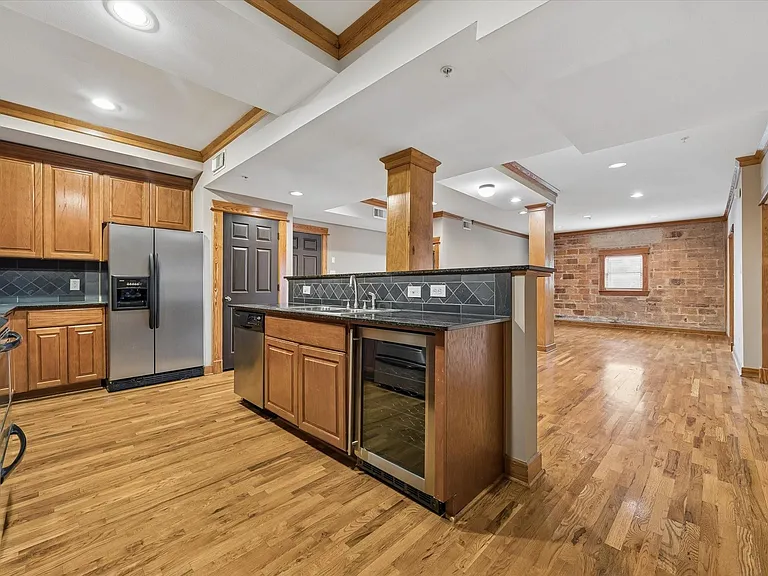 215 W Norma St #302 — Photo 14