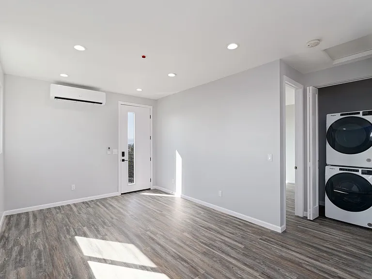 6728-6736 Thomson Ct — Photo 9