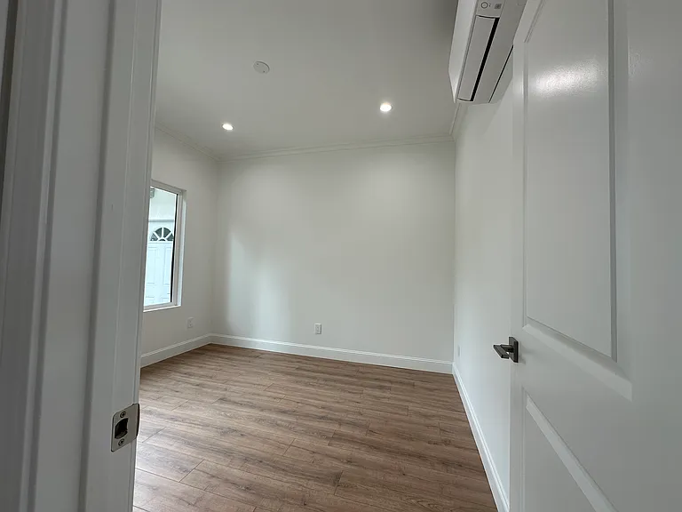 1076 W Knickerbocker Dr — Photo 13