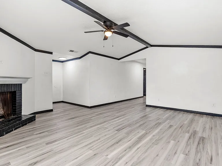 2802 Spring Valley Dr — Photo 12