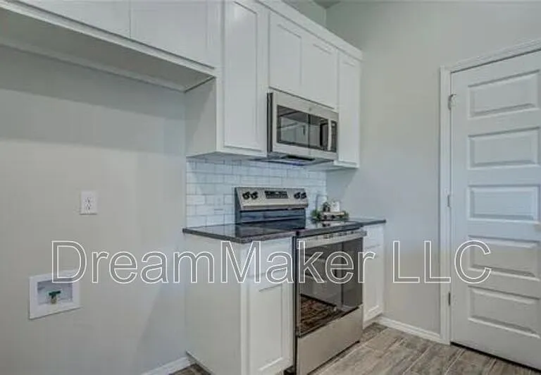 2401 S 28th Ter — Photo 17