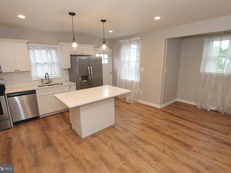 1807 Parkview Ave — Photo 4