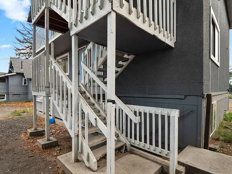 1717 E Mission Ave — Photo 3