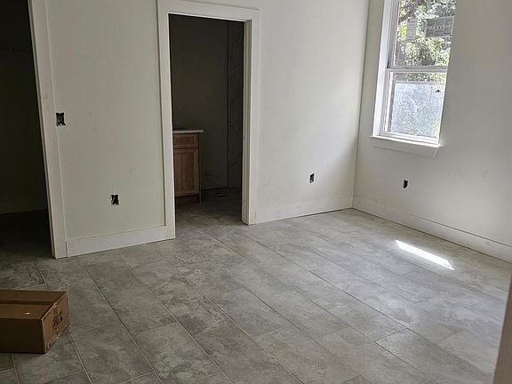 2nd image of 4 Farnum Ln #A