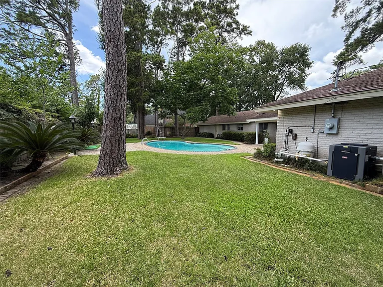11915 Steppingstone Ln — Photo 7