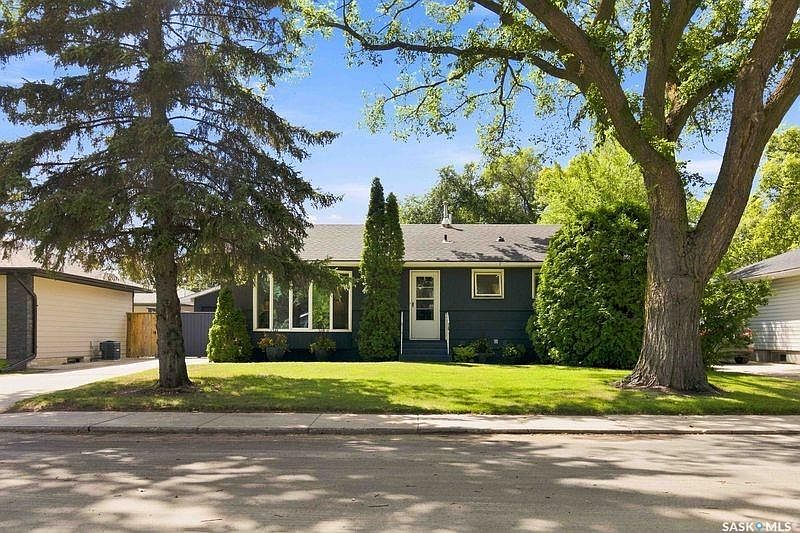1st image of 2602 Paul CRESCENT