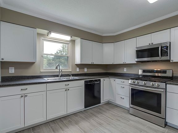 3rd image of 6909 Heatherbrook Dr